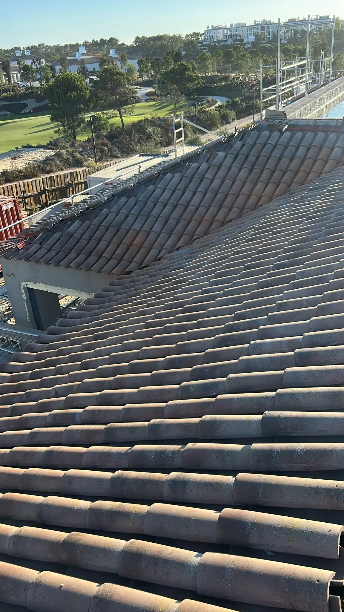 Clay-tile roof with two planes
