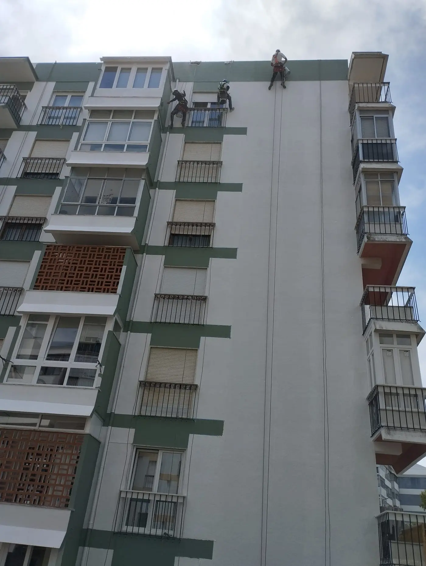 Facade work by rope access